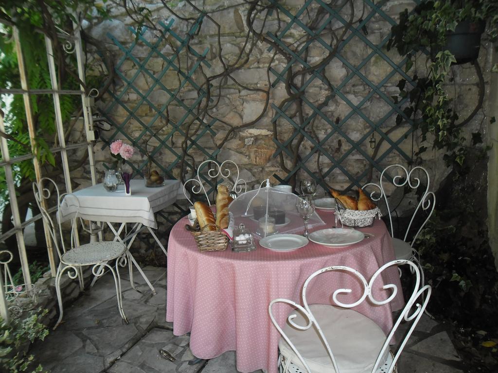 Le Clos D'Isabelle Bed & Breakfast Marsillargues ภายนอก รูปภาพ